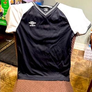 Umbro Black and White Athletic Shirt M